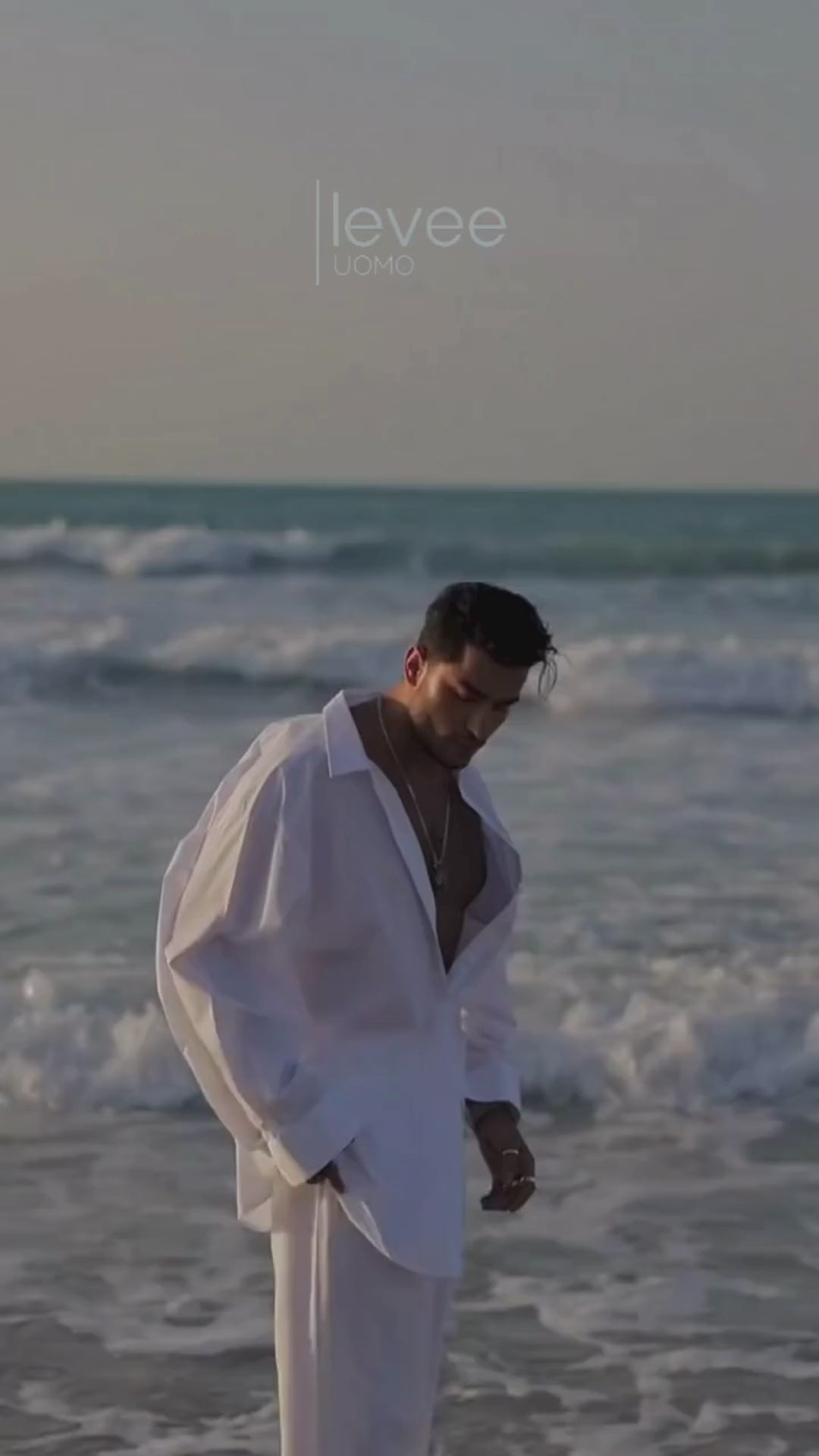 Carica il video: 